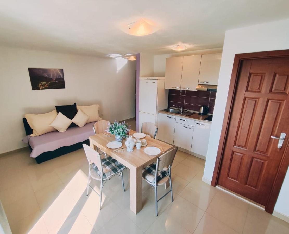 Apartmani Nada Mustapic Brela Kültér fotó