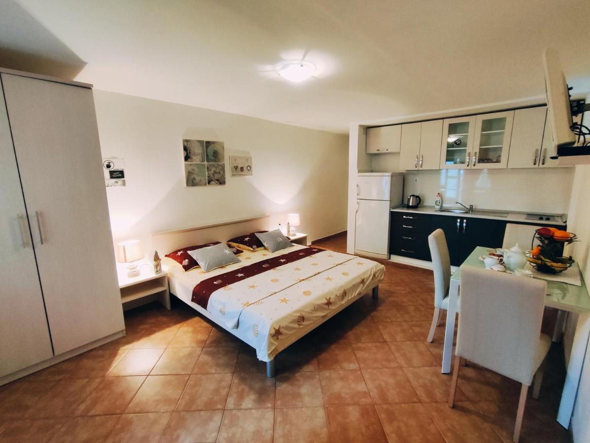 Apartmani Nada Mustapic Brela Kültér fotó