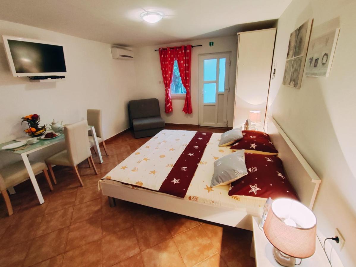 Apartmani Nada Mustapic Brela Kültér fotó