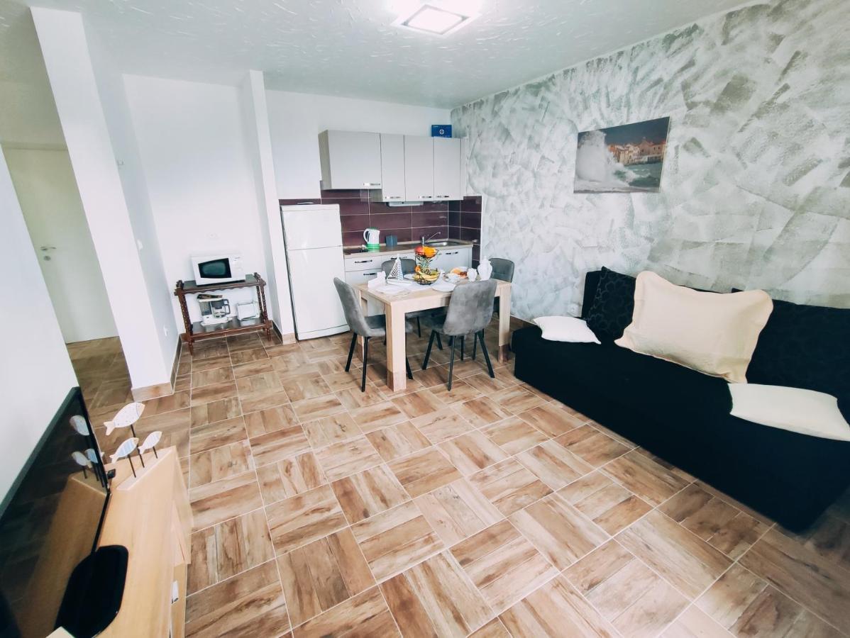 Apartmani Nada Mustapic Brela Kültér fotó